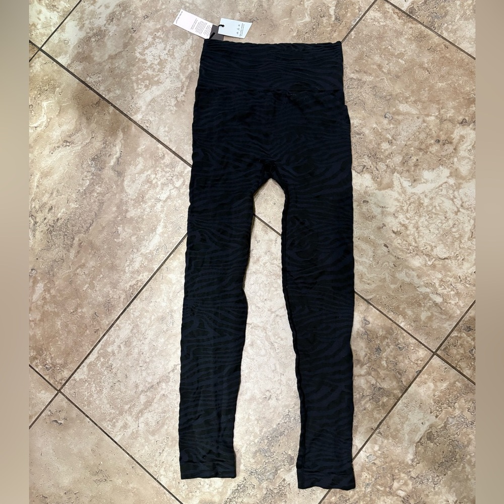 NWT LUCID Leggings Zebra Jacquard